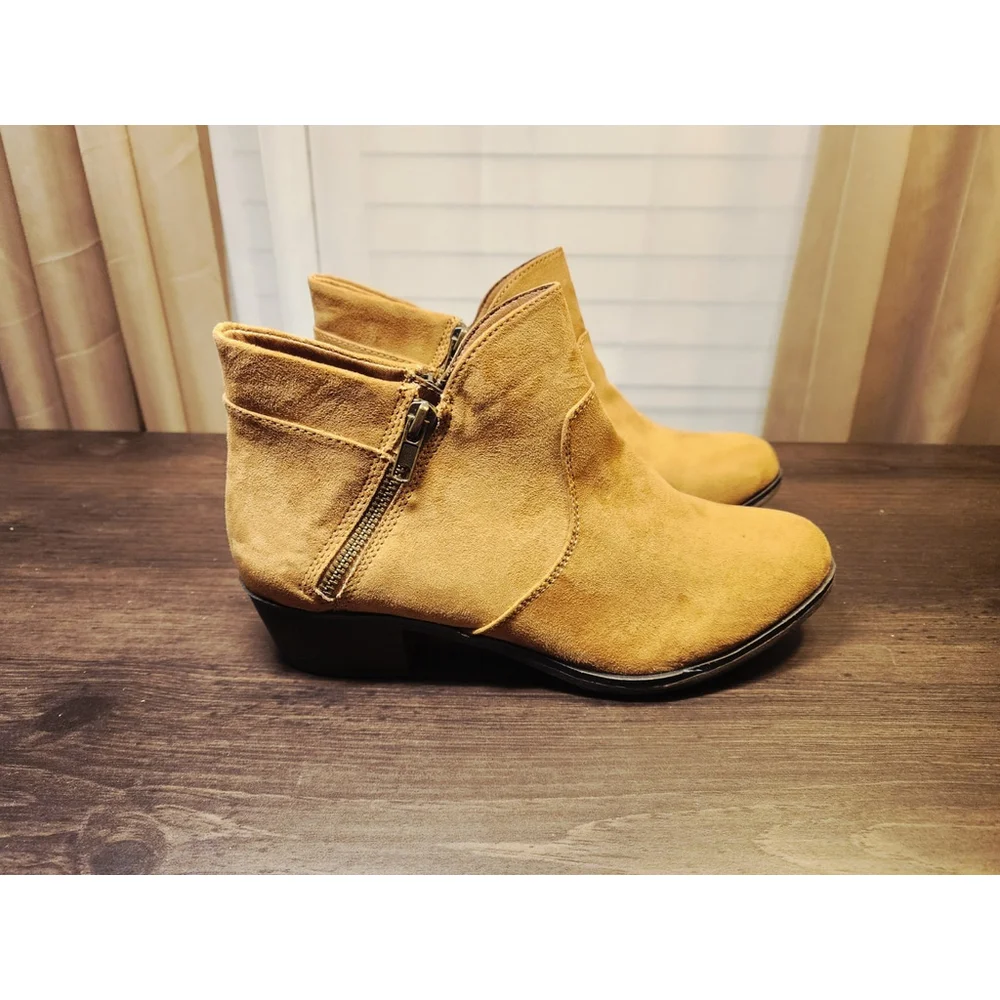 Sun + Stone Micro Suede Double Zipper Booties Boots Sz 8.5 WIDE Caramel Brown